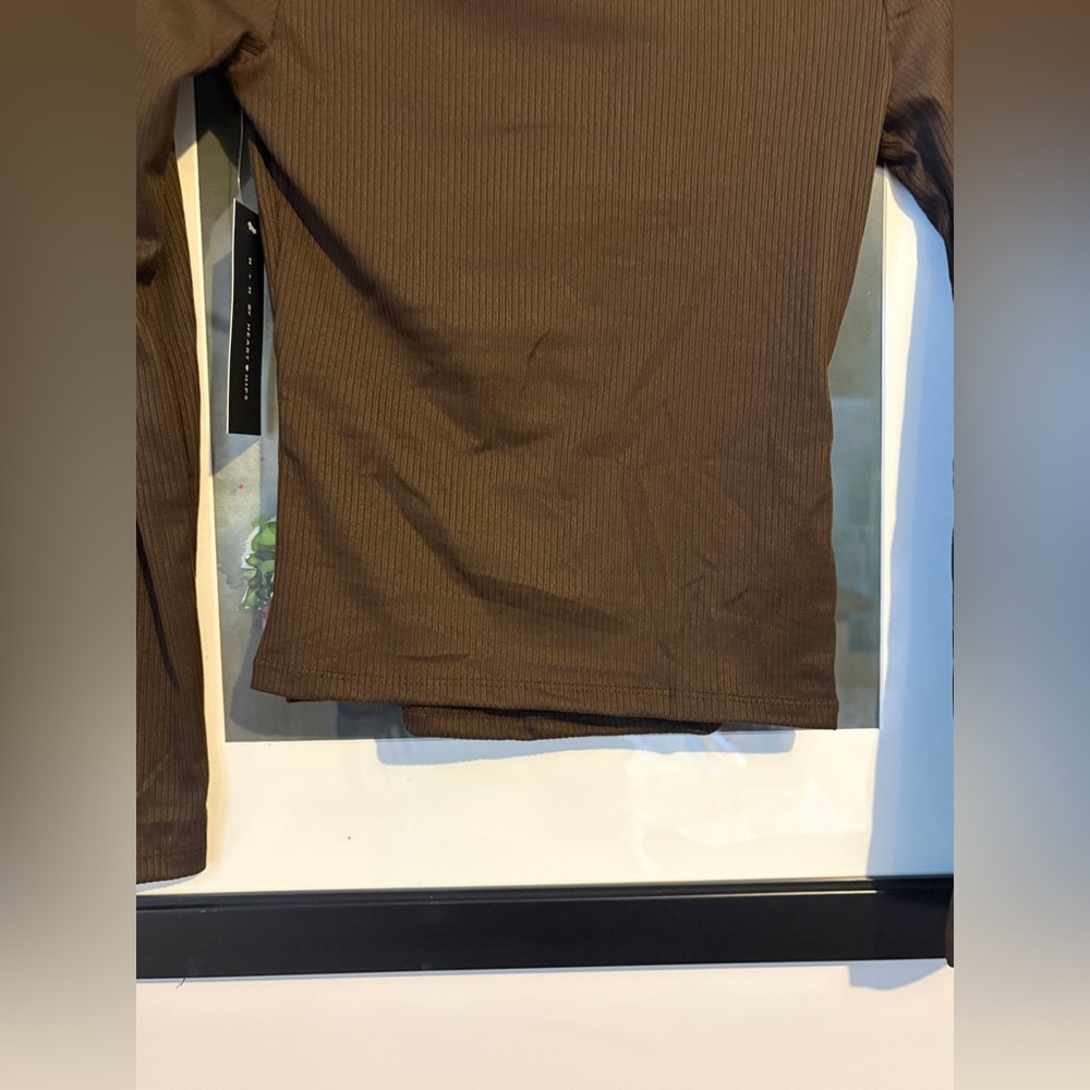 Heart +Hips Ribbed Long Sleeve Wide Neck Top With Four Button Detail - NWT - Picture 16 of 17